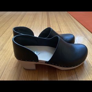 Look brand new! Only worn once! Fit like a 38.